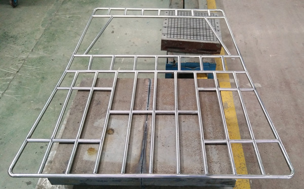 五金制品用不锈钢管汽车配件使用场景